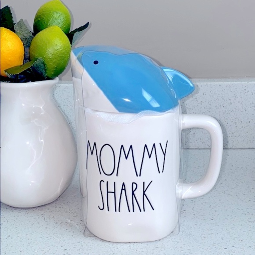 🦈 RAE DUNN MOMMY SHARK FROM BABY SHARK WITH MUG TOPPER